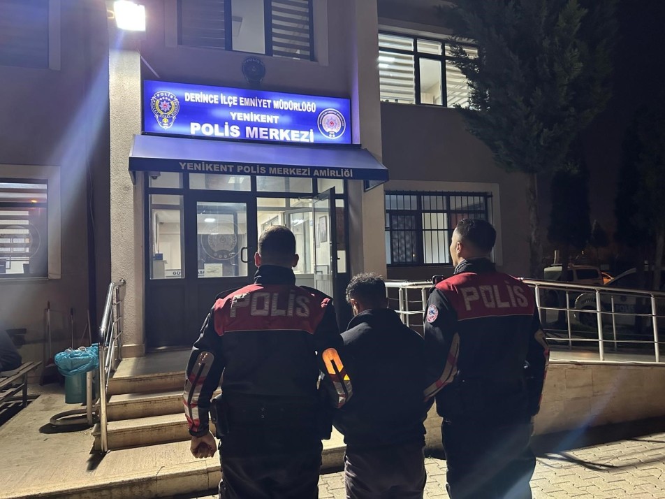 Kocaeli'nin Derince ilçesinde polis ekiplerinin denetimi sırasında durdurulan G.A. isimli şüphelinin üzerinde 28 gram bonzai...