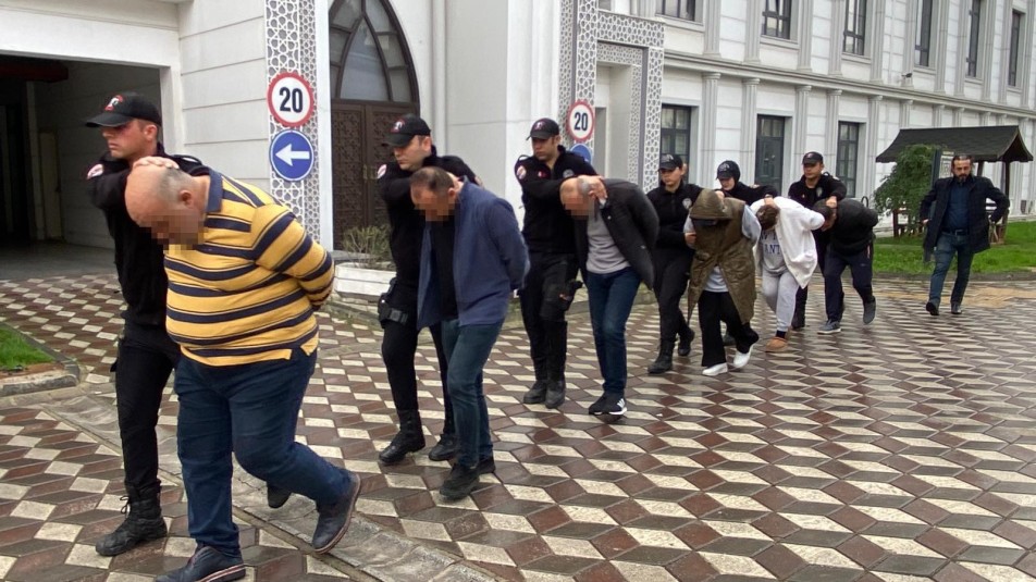 Kocaeli'nin Dilovası ilçesinde 6 kişinin hayatını kaybettiği ve 7 işçinin yaralandığı parfüm dolum tesisi yangınıyla...