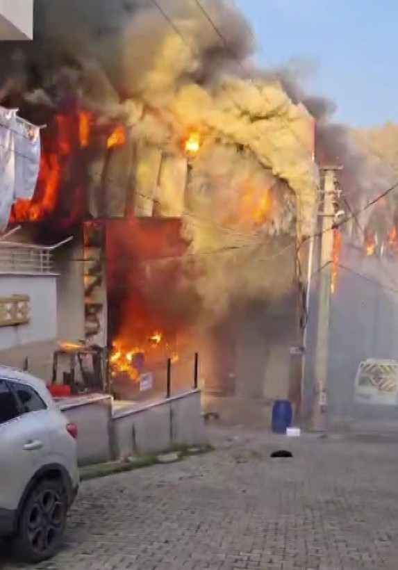 Kocaeli'nin Dilovası ilçesinde 7 kişinin hayatını kaybettiği, 6 kişinin yaralandığı kozmetik fabrikası yangınına ilişkin yürütülen...