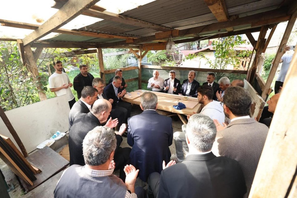 Kocaeli'nin Dilovası ilçesinde parfüm dolum tesisinde meydana gelen yangında yaşamını yitiren altı kişinin aileleri, acılarını...