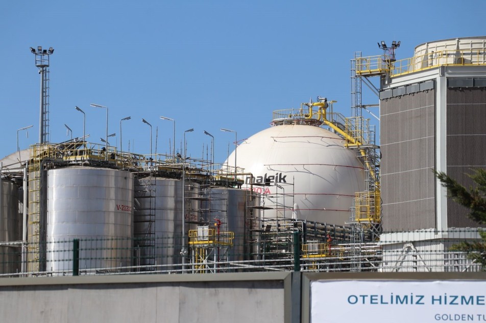 Kocaeli'nin Dilovası ilçesinde yapımı süren petrokimya fabrikasında meydana gelen patlamada 2 işçi hayatını kaybetti. Olay,...