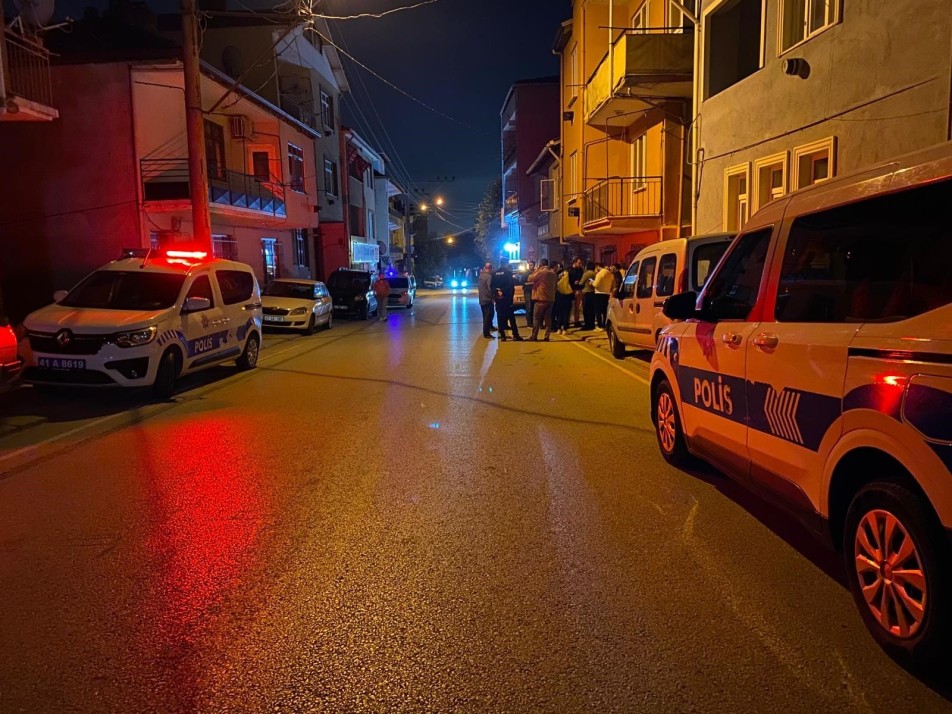 Kocaeli'nin İzmit ilçesinde gece saatlerinde meydana gelen silahlı saldırının nedeni ortaya çıktı. Eski eşinin evine...