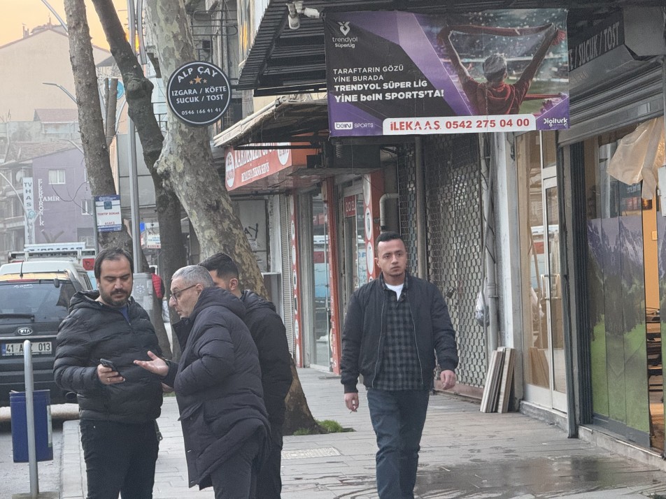 Kocaeli'nin İzmit ilçesinde öğle saatlerinde hareketli dakikalar yaşandı. Maskeli şahıs ya da şahıslar tarafından bir...