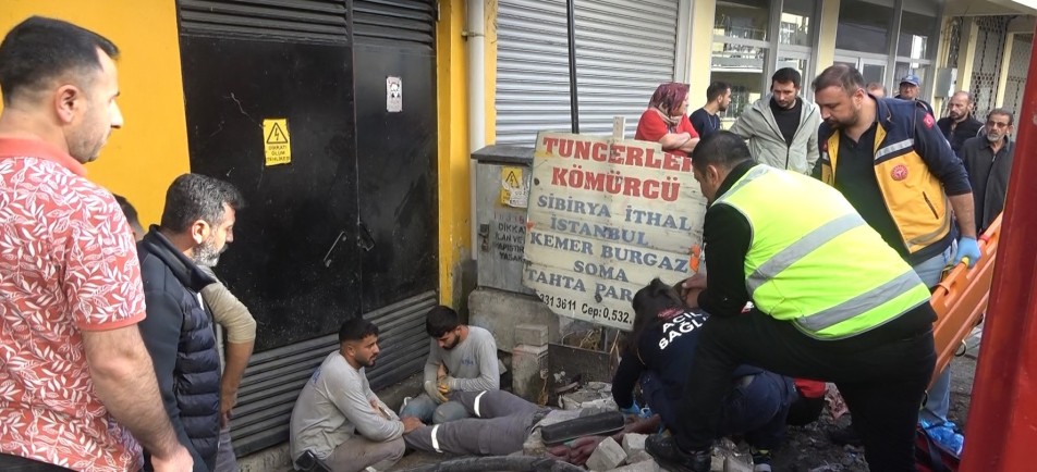 Kocaeli'nin İzmit ilçesinde trafo bakım çalışması sırasında elektrik akımına kapılan bir işçi ağır yaralandı. Olay,...