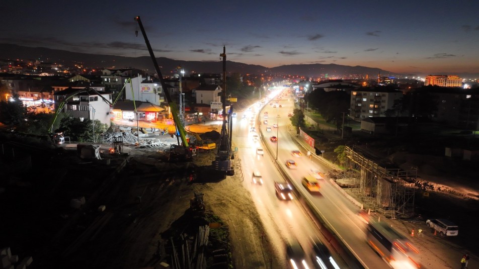 Kocaeli trafiğini rahatlatacak Başiskele Kavşağı Koridor Projesi'nde tempo hiç düşmüyor. Büyükşehir Belediyesi'nin 7/24 sürdürdüğü çalışmalarla,...