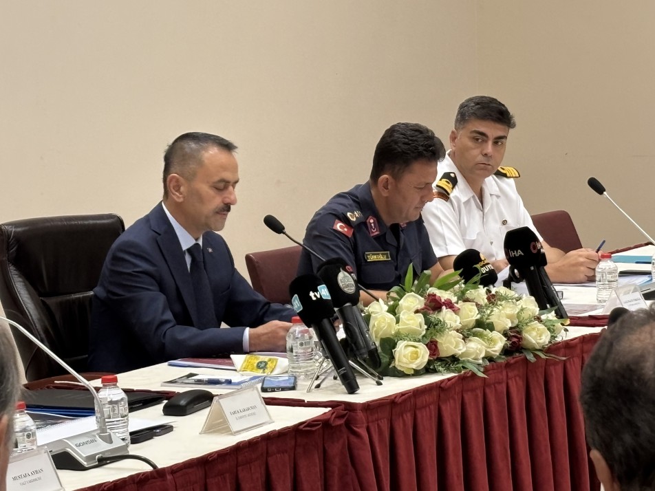 Kocaeli Valisi İlhami Aktaş, güvenlik toplantısında Ağustos ayı verilerini paylaştı; suç oranlarında azalma gözlendi, çeşitli...