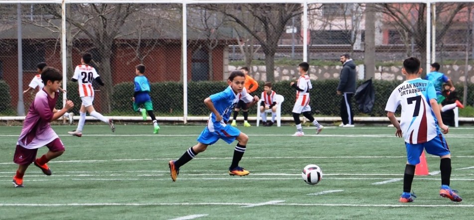 Körfez'de 23 Nisan Heyecanı Yeşil Sahaya İndi