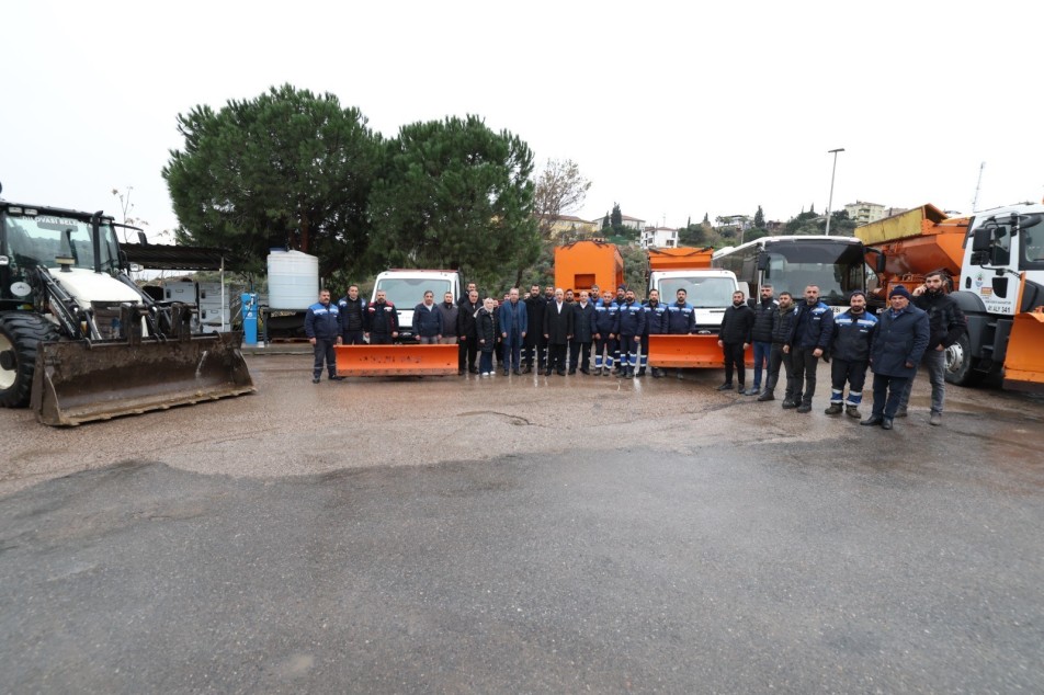 Meteoroloji Genel Müdürlüğü'nün kar yağışı uyarısının ardından Dilovası Belediyesi, ilçe genelinde ulaşımda ve günlük yaşamda...
