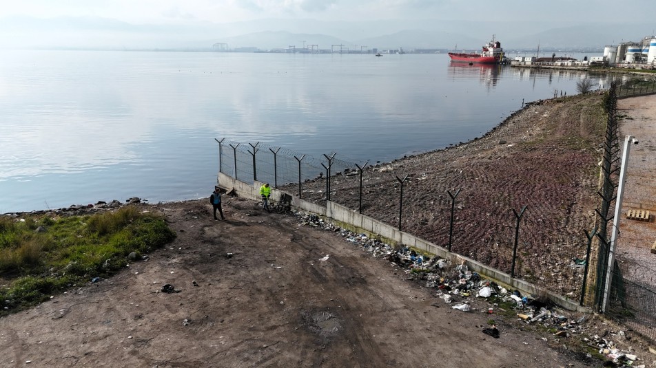 Sahiller Mavi Takım ile Nefes Alıyor: İzmit Körfezi'nde Dev Temizlik