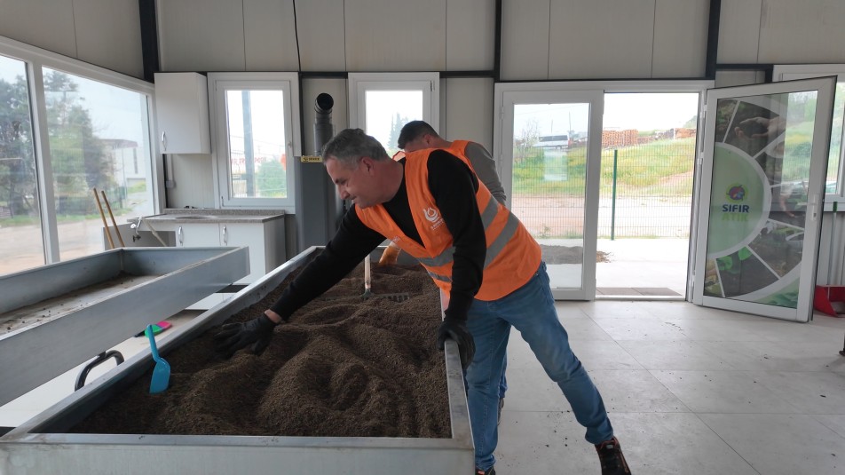 Çayırova’da Pazar Atıkları Toprağa Hayat Veriyor, Gübreye Dönüşüyor