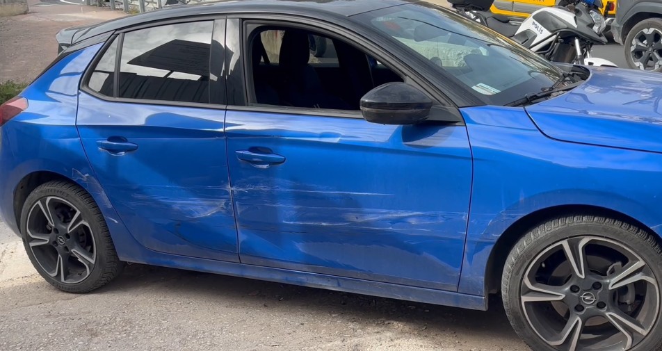 Freni Tutmayan Otomobil Bariyerlere Çarptı