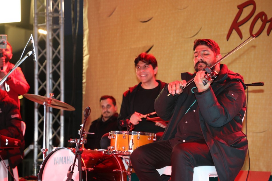 İzmit Sokaklarında Roman Ateşi: Dünya Romanlar Günü Coşkuyla Kutlandı