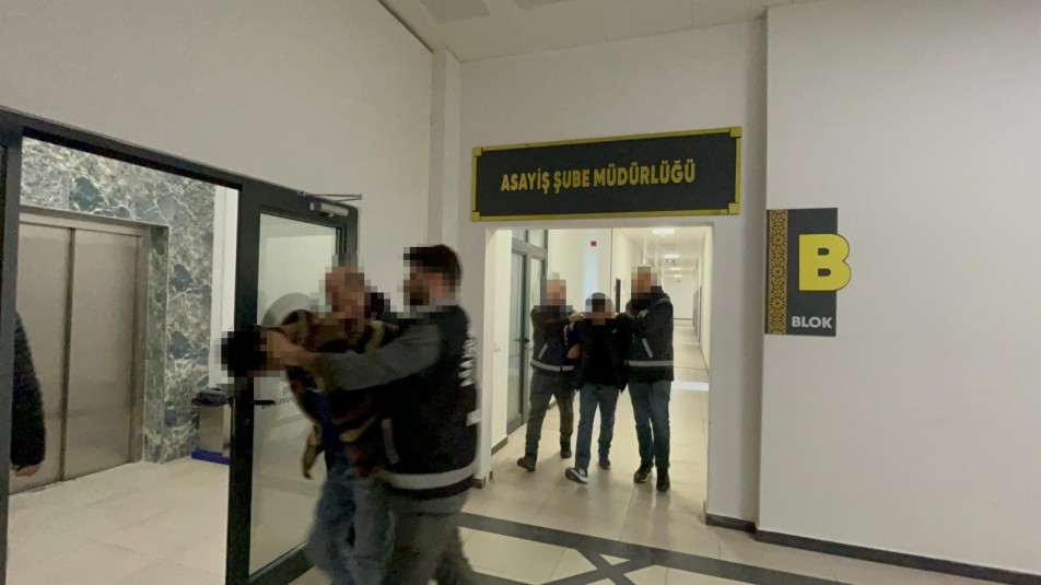 Başiskele'de Kablo Hırsızlarına Darbe: Çalıntı Motosikletle Yakalandılar