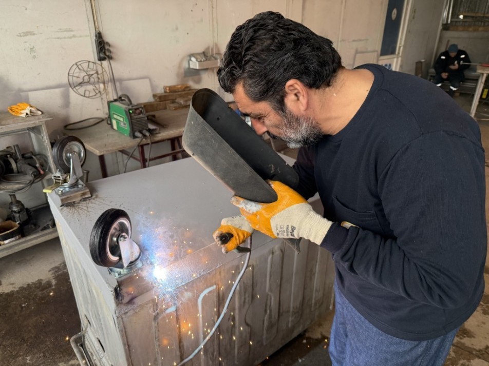 Kartepe'de Eskiyen Konteynerler Atölyede Yenileniyor