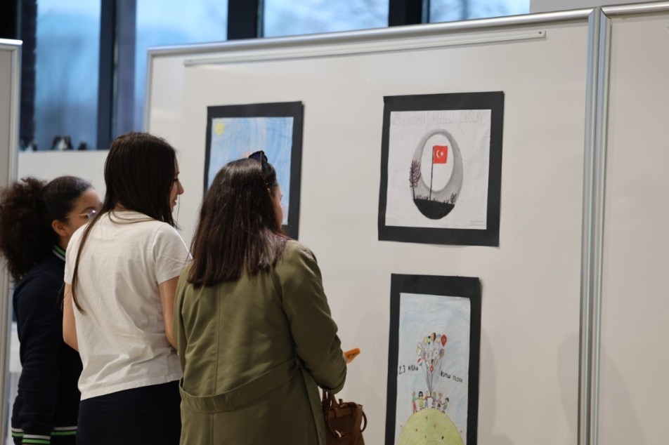 Kartepe’de Bayram Coşkusu Tuvale Yansıdı: "Kartepe'nin Çocukları" Sergisi Açıldı