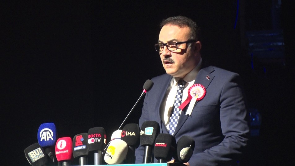 Kocaeli Milli Eğitim Müdürü'nden 23 Nisan'da Dijital Tehlike Uyarısı: "Sahte Kahramanlara İnanıyorlar"