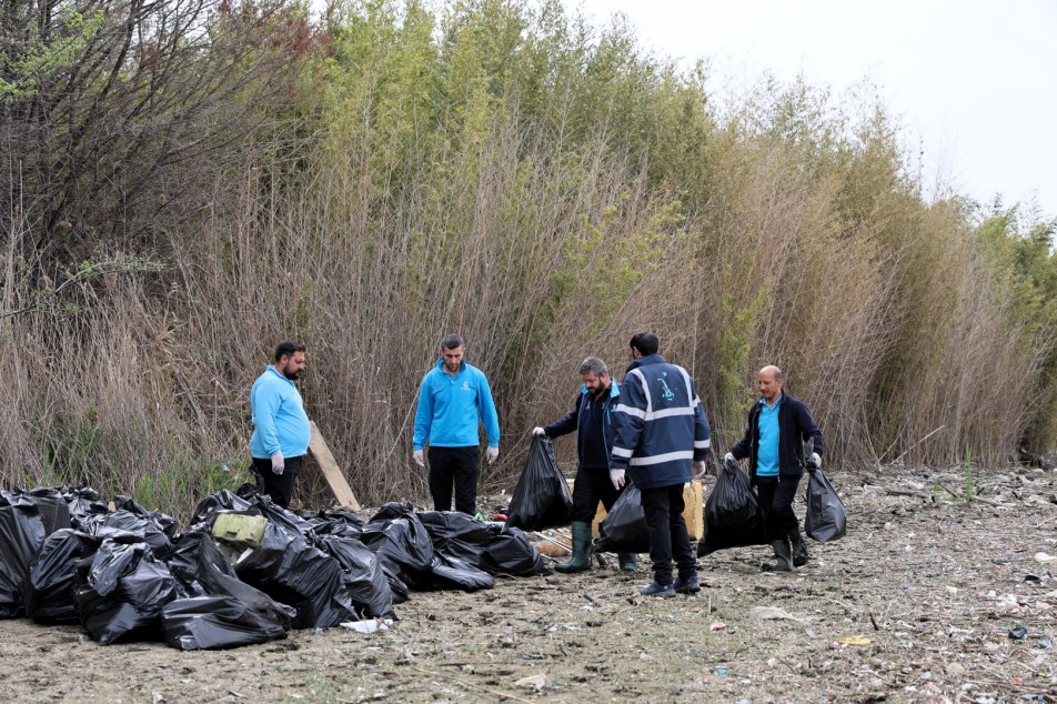 Gonca Sahili’nde "Mavi Takım" Mesaisi: 50 Torba Atık Toplandı