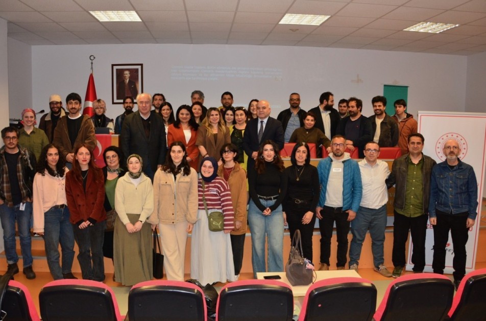 Mezar Taşlarındaki Sır Aralandı: "Taşa Kazınan Hafıza" Kocaeli'de Konuşuldu