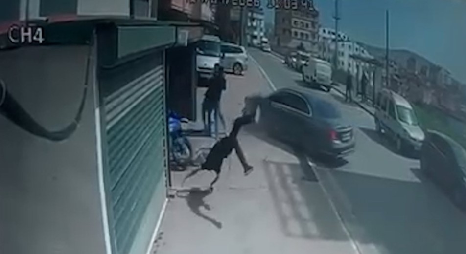 Çocuğunu Tehdit Ettiği İddiasıyla Motosikletliye Kasten Çarptı