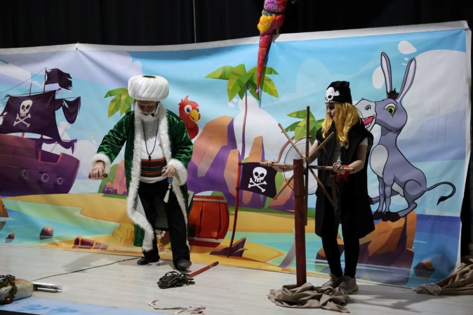 Kartepe’de Eğlence Dolu Hafta Sonu: Çocuklar "Nasrettin Hoca Korsanlara Karşı" ile Güldü