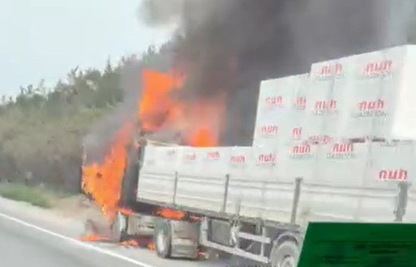TEM’de Korkutan Yangın: Seyir Halindeki Tır Alev Alev Yandı