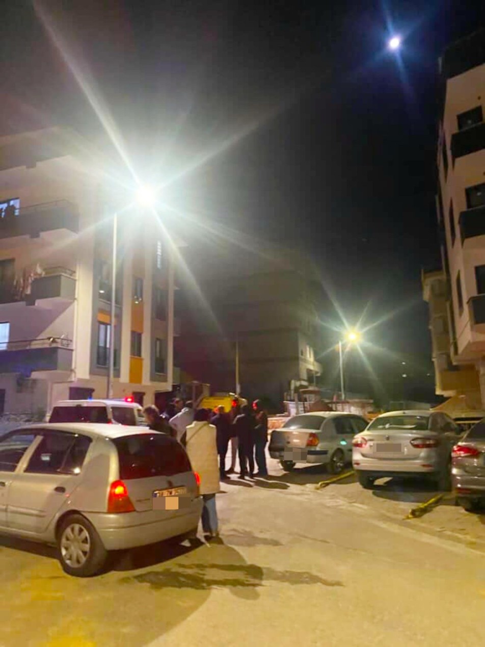 İnşaat Kazısı Faciaya Davetiye Çıkardı: Çayırova’da 5 Katlı Bina Tahliye Edildi