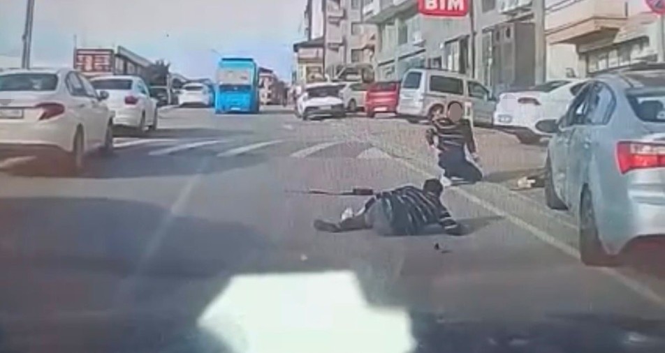 Direksiyon Başında Uyuduğu İddia Edilen Sürücü Yayalara Çarptı