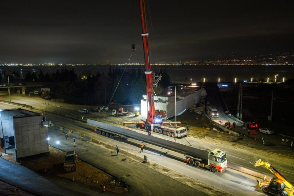 Kocaeli’de Dev Operasyon: 700 Tonluk Vinçle Gece Mesaisi