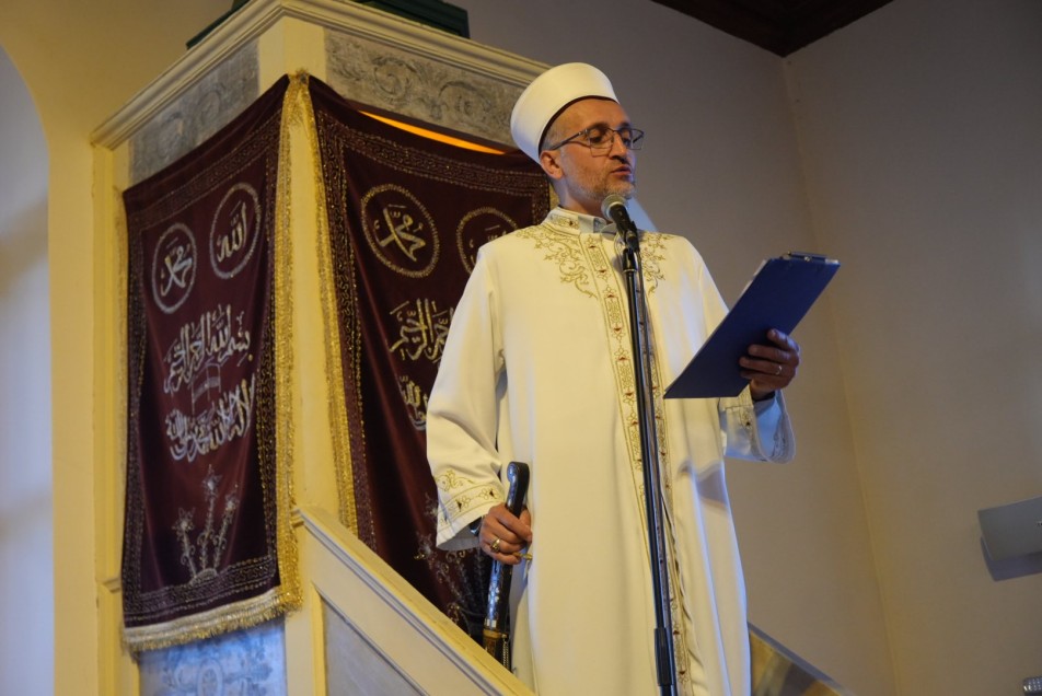 Tarihi Orhan Camisi'nde 100 Yıllık Kılıçla Bayram Hutbesi