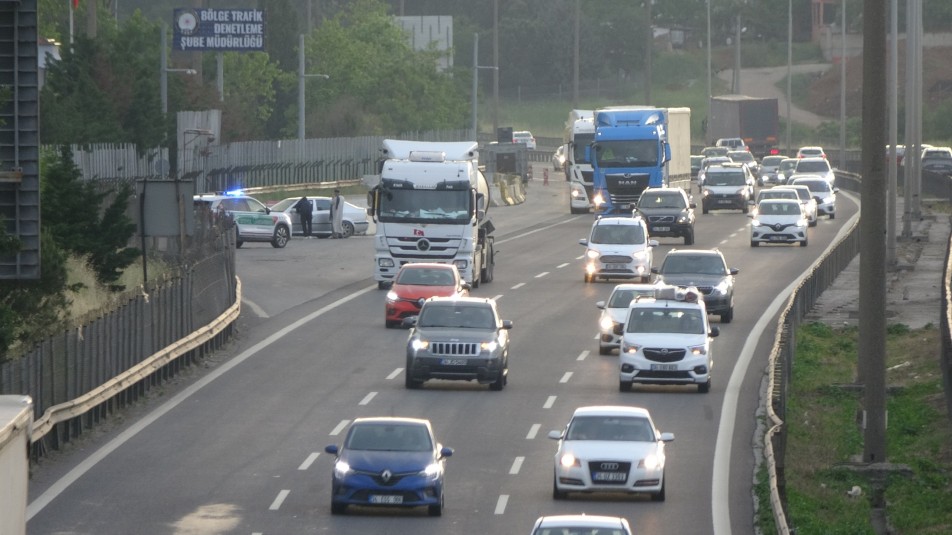Dokuz Günlük Tatil Akını Başladı: Kocaeli Geçişinde Akşam Mesaisiyle Trafik Yoğunlaştı