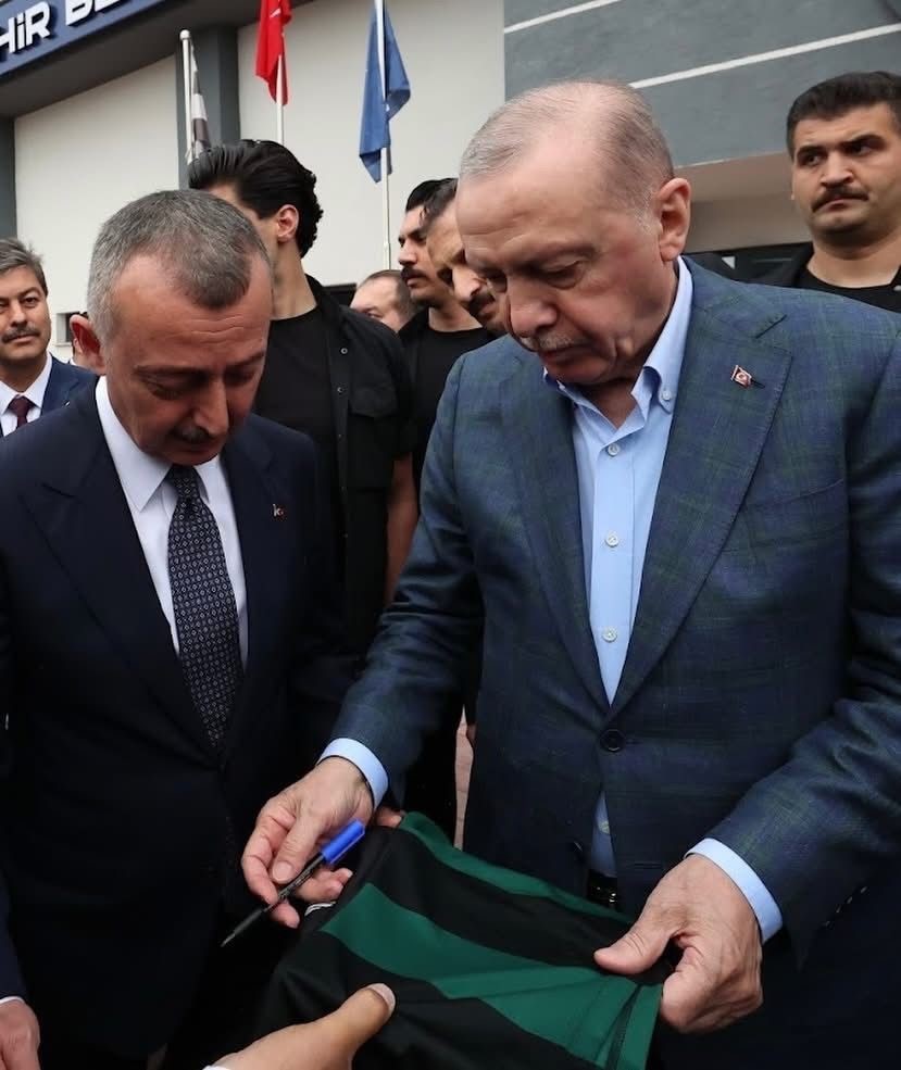 Cumhurbaşkanı Erdoğan'dan Kocaelispor Müzesi'ne İmzalı Forma