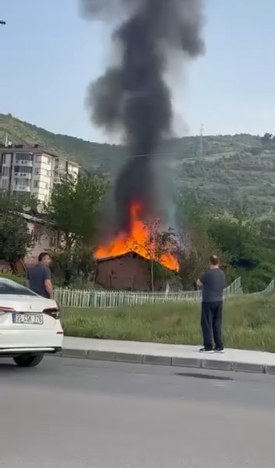 Derince'de Korkutan Yangın: Müstakil Ev Alev Alev Yandı