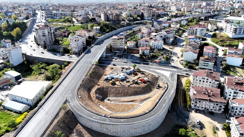 Gebze’nin Trafik Düğümü Çözüldü: Eskihisar Köprülü Kavşağı Trafiğe Açıldı