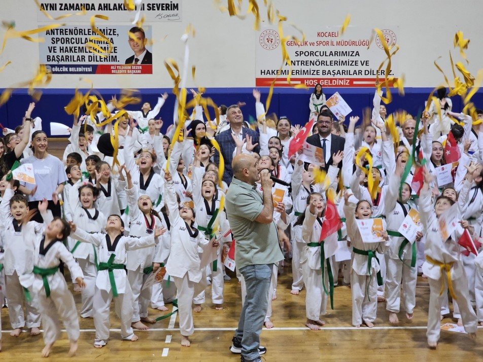 Gölcük'te 305 Genç Sporcunun Kemer Heyecanı