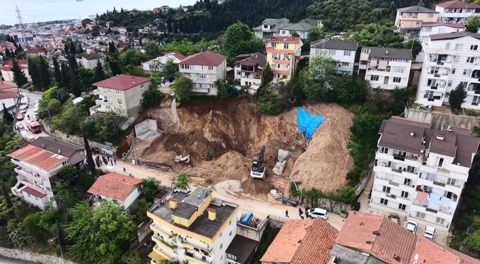 İzmit'te Toprak Kayması Nedeniyle 5 Bina Boşaltıldı