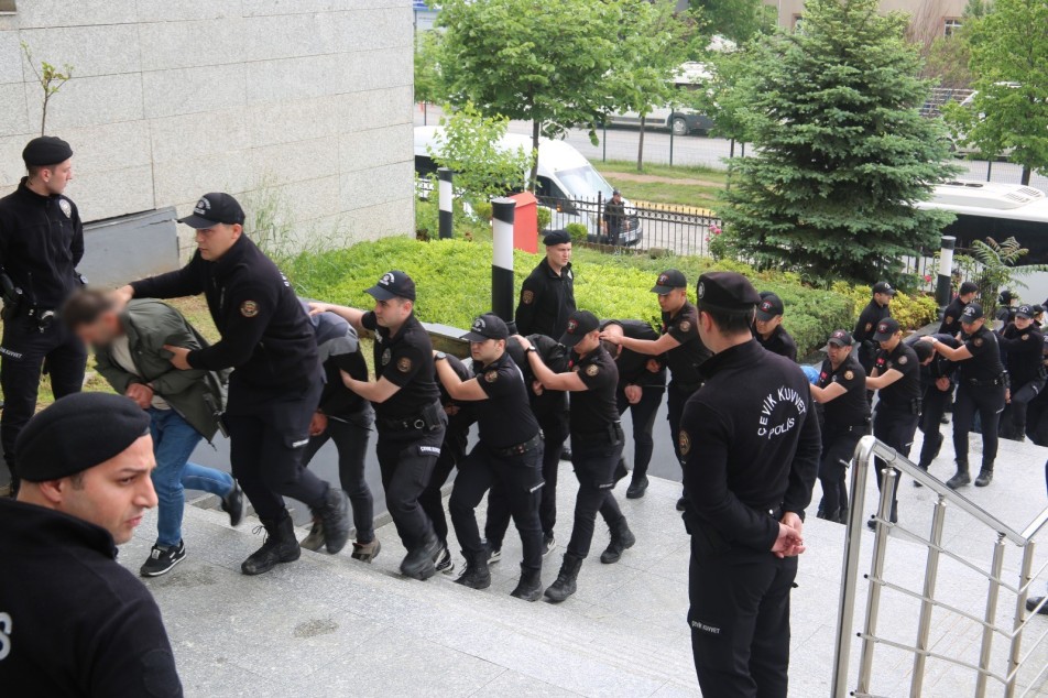 Milyonluk Vurgun Yapan 35 Kişi Demir Parmaklıklar Arkasında
