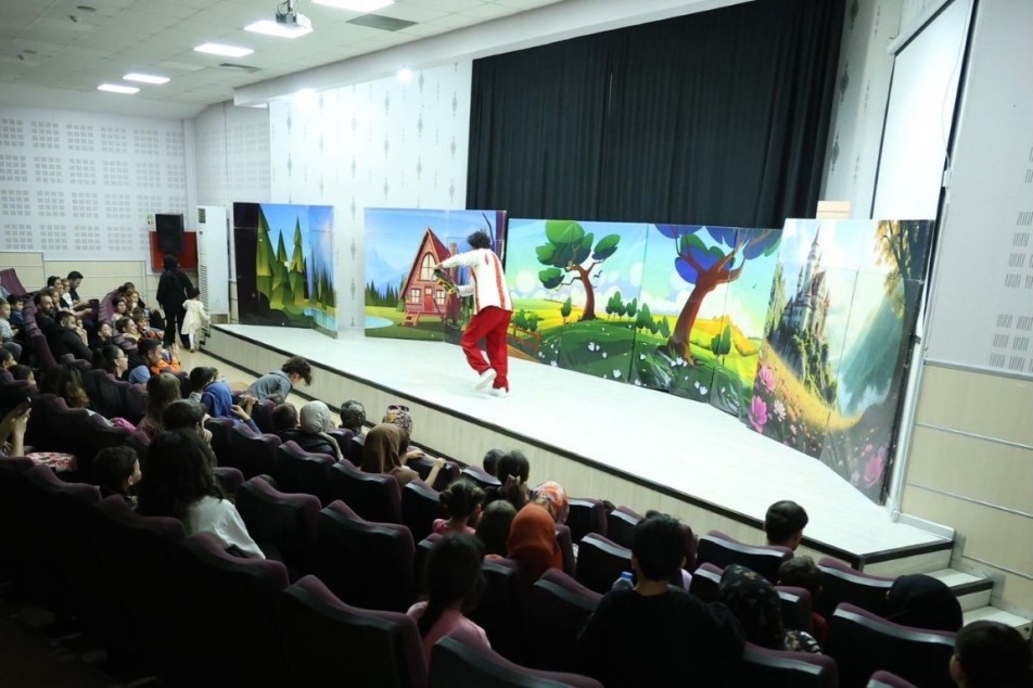 Kartepe'de Sahne Miniklerin: "Miyav Karnavalı" ile Eğlenceli Öğreti
