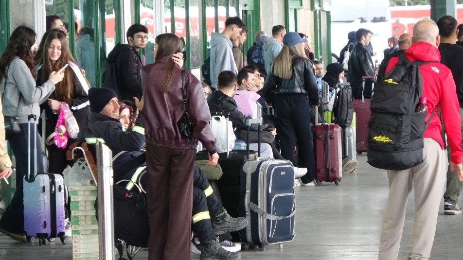 Otogarda Bayram Yoğunluğu: Biletler Haftalar Öncesinden Tükendi