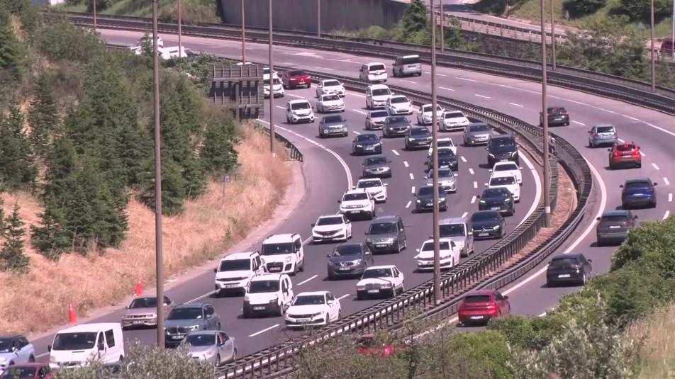 TEM Kocaeli Geçişinde Kilometrelerce Kuyruk