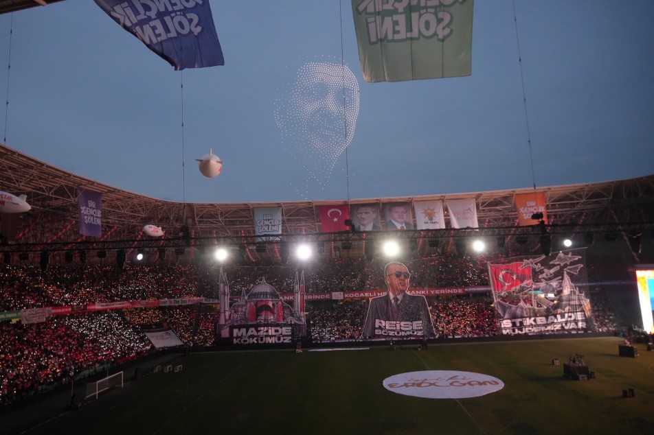 Yüzlerce Dronla Erdoğan Portresi Çizildi