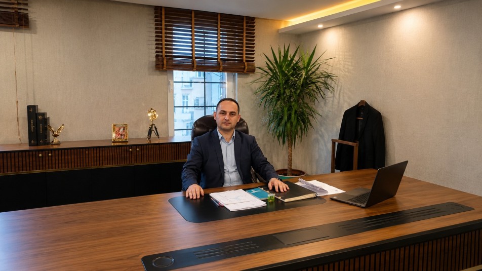 Sendikal Baskılara Dünyadan Örnekli Tepki: "Memur Kimsenin Kölesi Değildir"