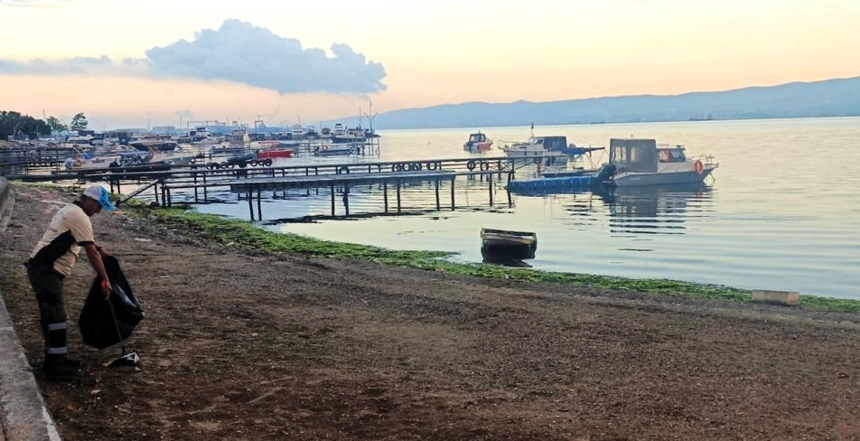 Başiskele Sahili'nde Yaz Temizliği