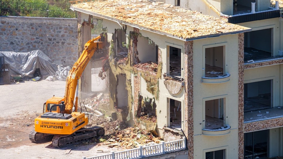 Başiskele'de Orman İçine Yapılan Kaçak Villa Yerle Bir Edildi