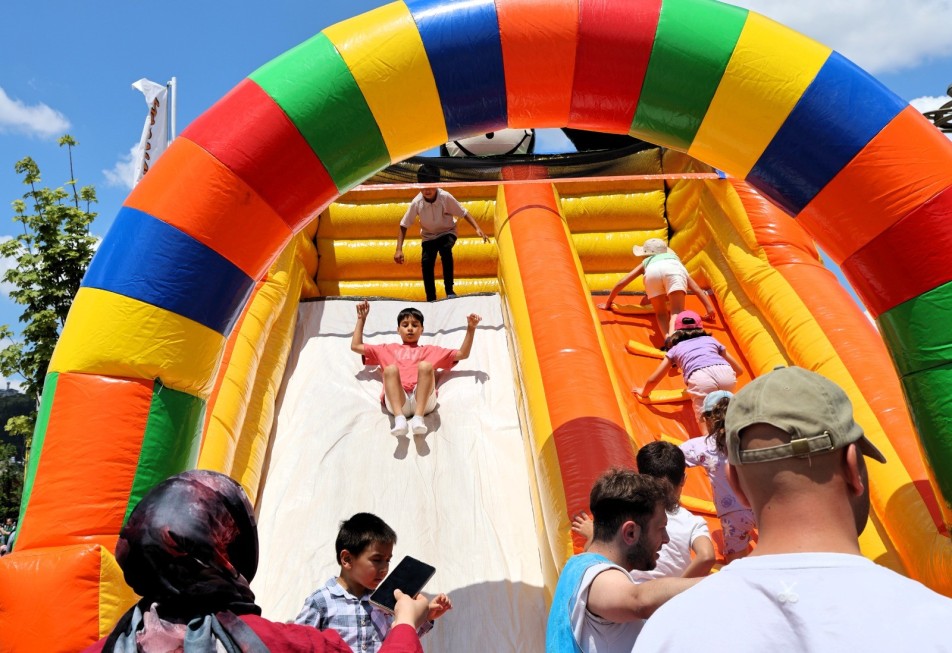 Kocaeli'de "Karneval Çocuk Şenliği" Başladı