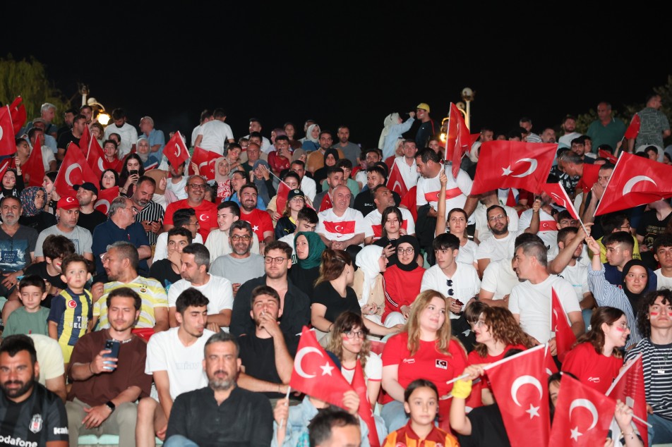 Darıca’da Dünya Kupası Gururu: Tarihi Türkiye - Avustralya Maçı Dev Ekranda