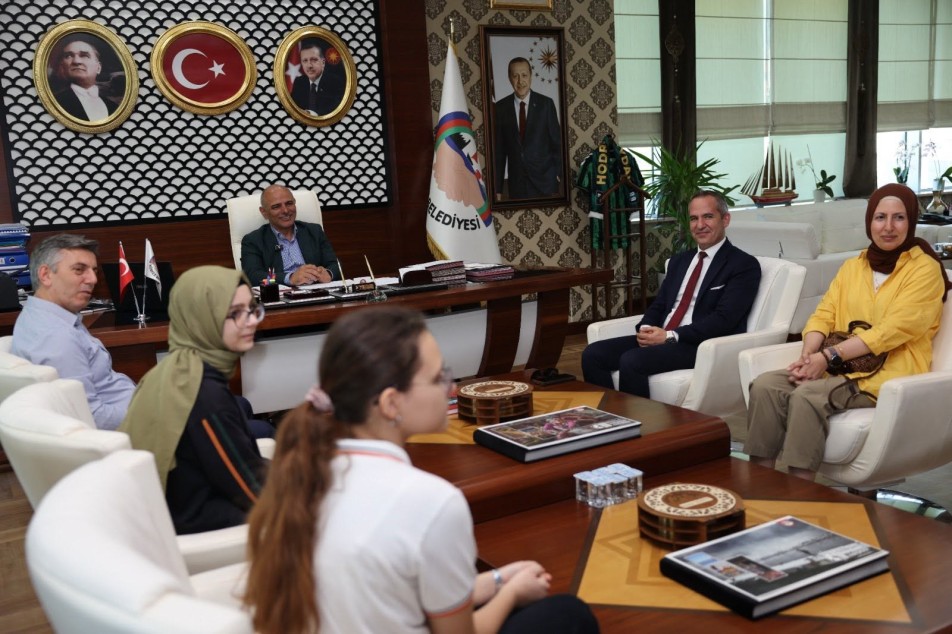 Başkan Söğüt Şampiyonları Ağırladı: "Eğitim Alanında Sunduğumuz Destekleri Artırarak Sürdüreceğiz"