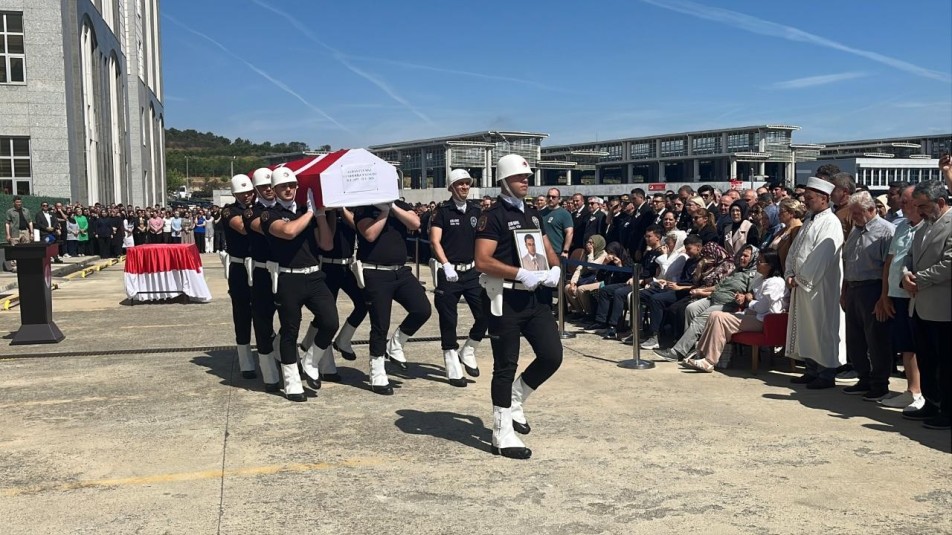 Görevi başında fenalaşarak hastanede hayatını kaybeden Cumhuriyet Savcısı ebediyete uğurlandı