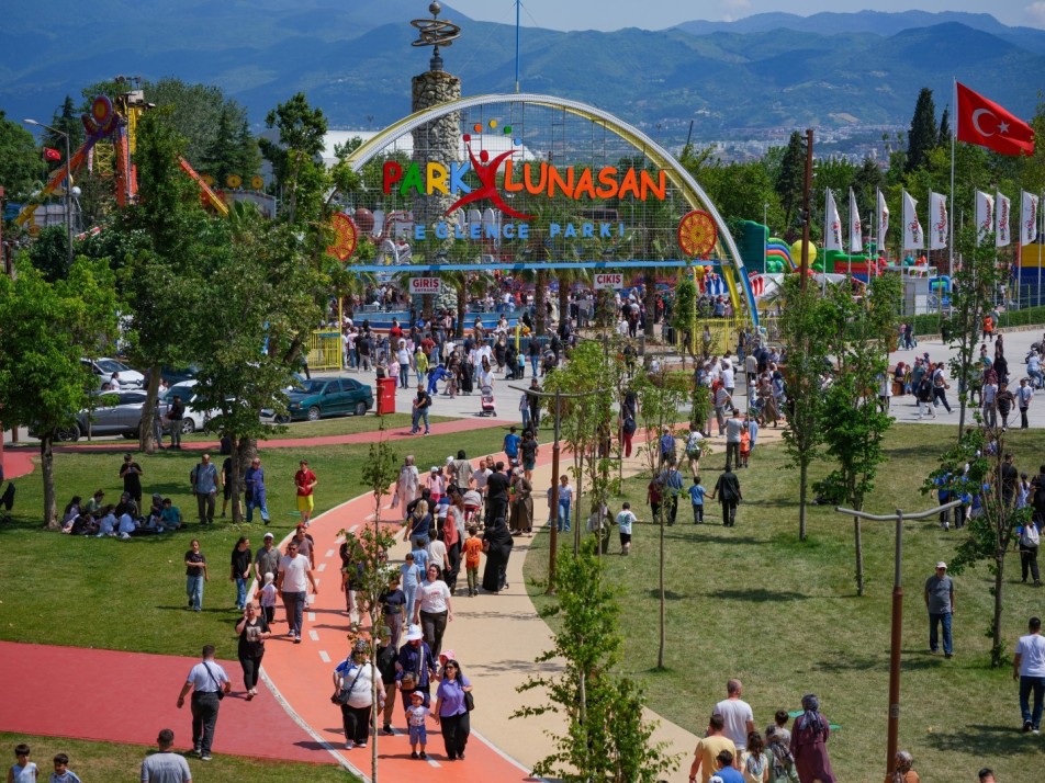 İzmit Millet Bahçesi Kültür ve Eğlencenin Yeni Adresi Oldu