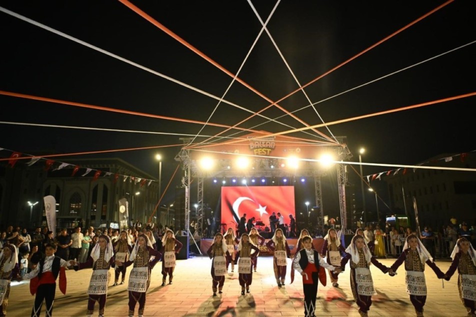 Kartepe’de Uluslararası Balkan Halk Oyunları Festivali Başlıyor