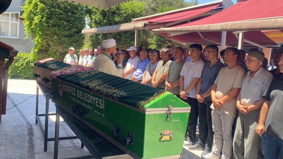 Kazada Can Veren Anne ve Kızı Yan Yana Toprağa Verildi